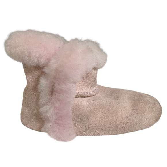 UGG Other - UGG Infant Lassen In Pink size 4/5 (12-18 months)